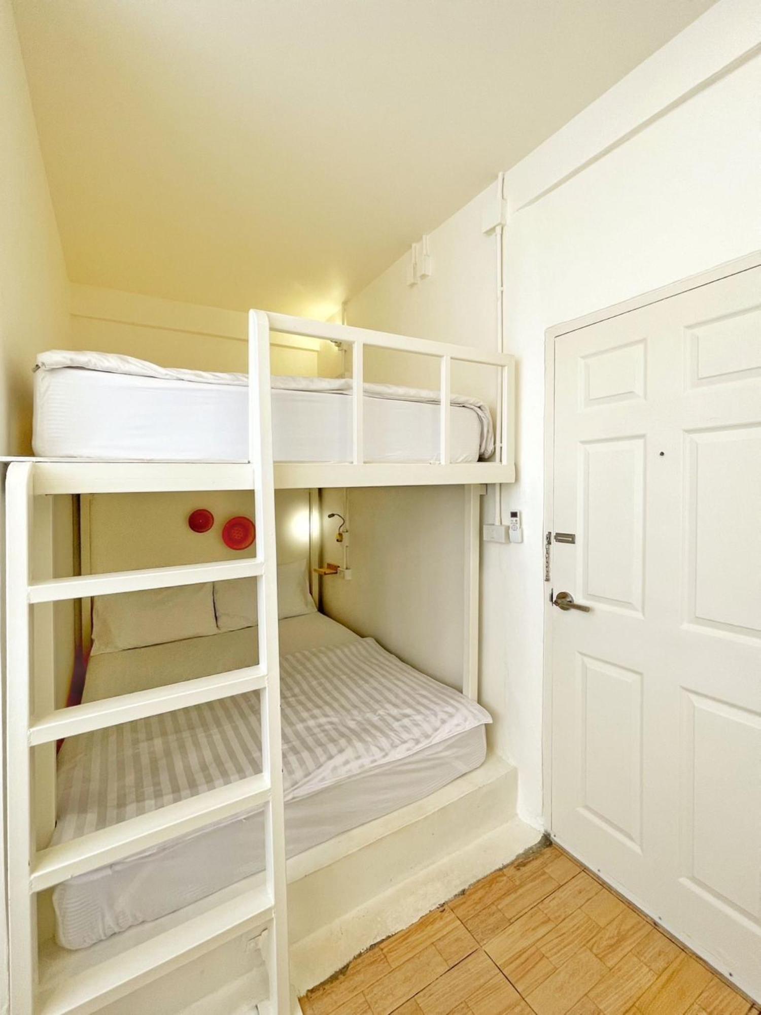 Purr Hostel Phuket Bagian luar foto