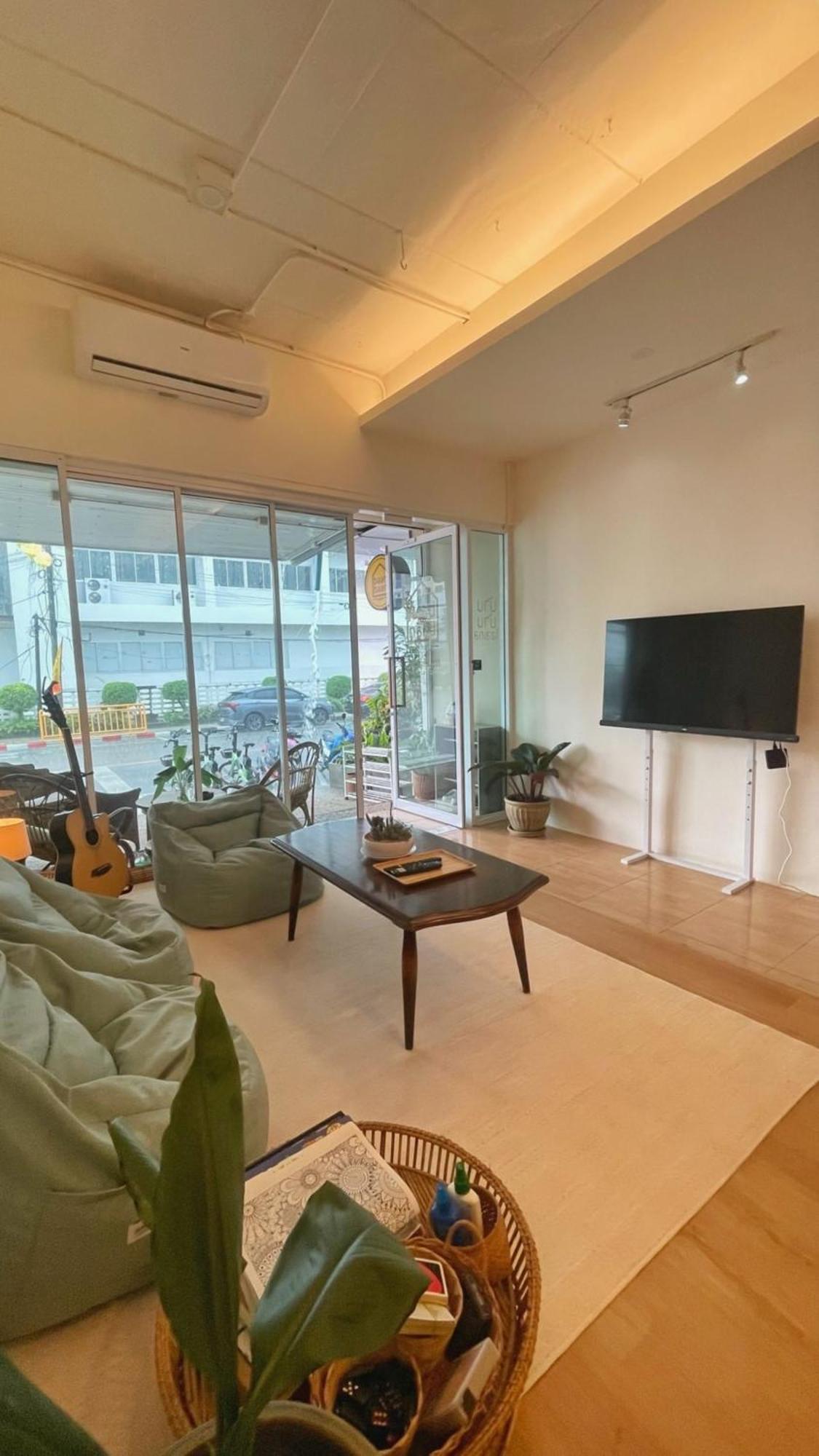 Purr Hostel Phuket Bagian luar foto