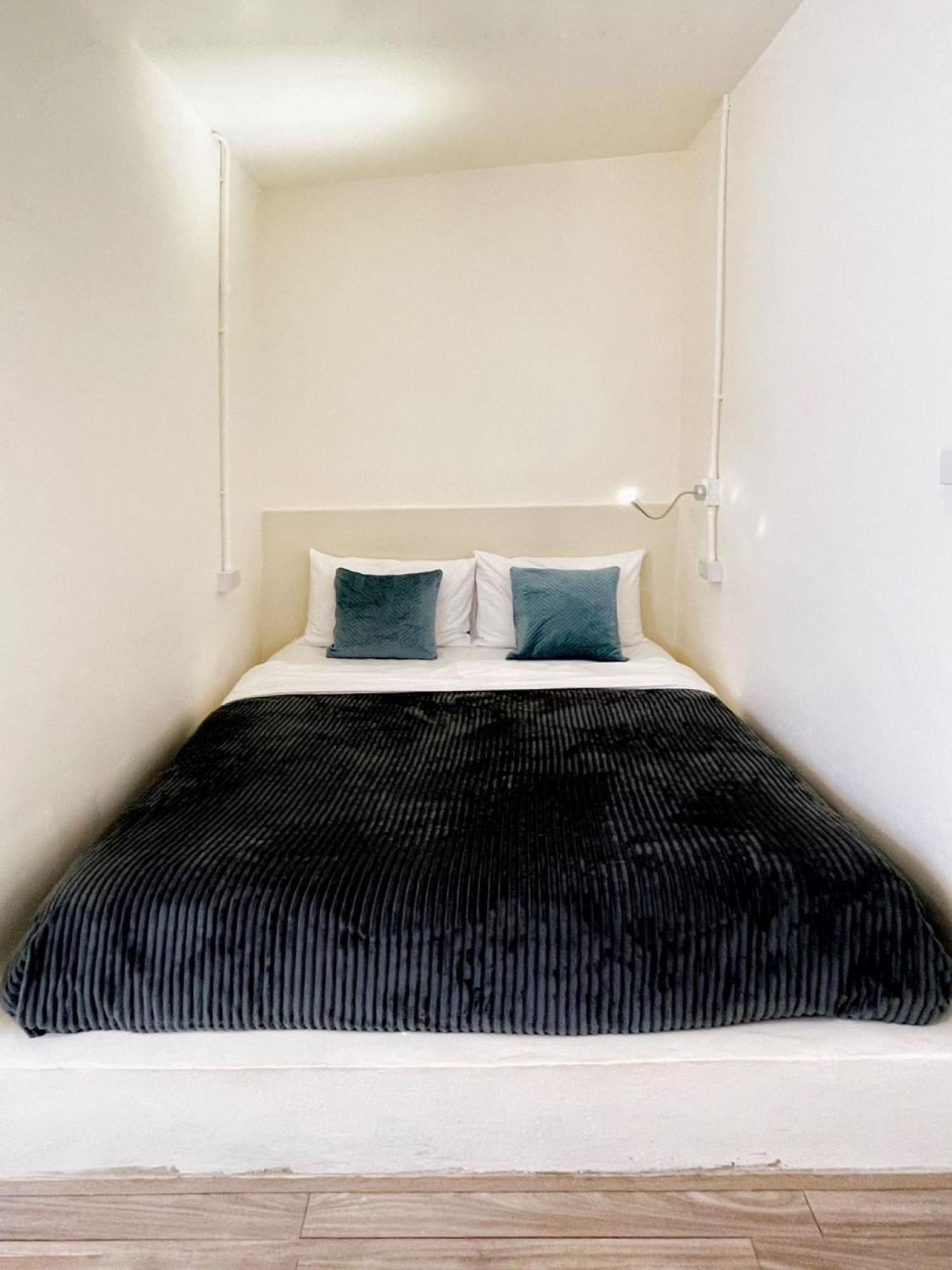 Purr Hostel Phuket Bagian luar foto